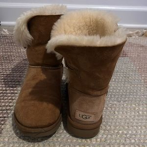 Tan Uggs size 7.5